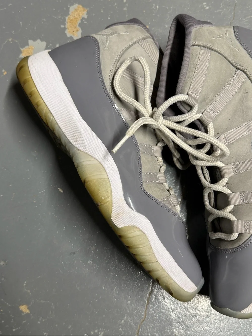 Jordan 11  Men's Retro High-Top Sneakers - Grey/White size 12